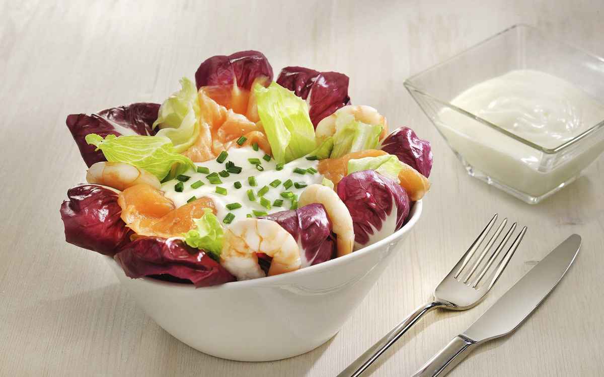 insalata yogurt salmone